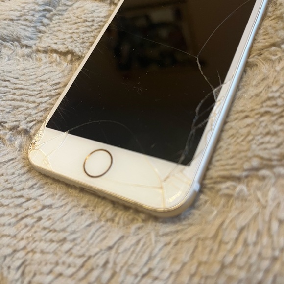 iPhone7 FOR PARTS - Picture 2 of 6